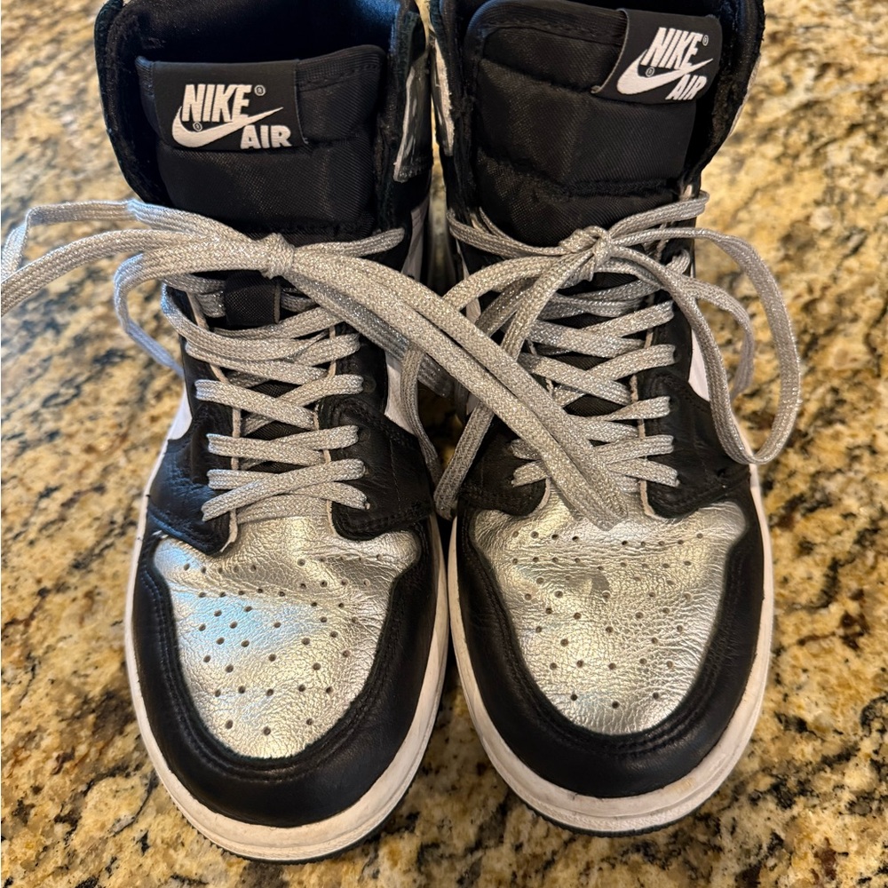 Nike Air Jordan 1 Retro High OG Silver Toe